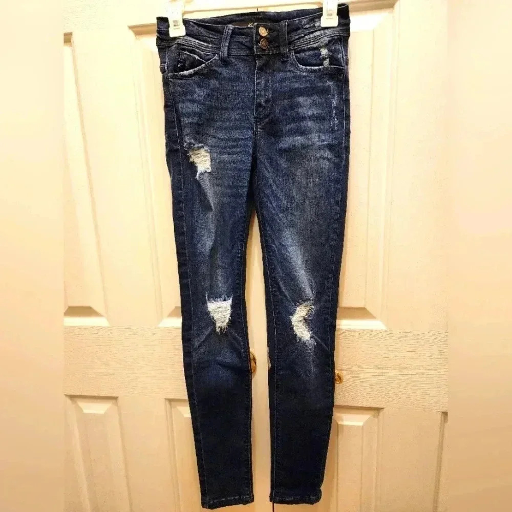 Kancan Mid Rise Super Distressed Skinny Jeans - Size 24- NWOT 💙